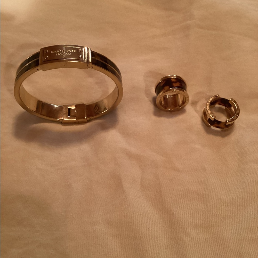 Michael Kors hinged bangle bracelet tortoiseshell + 2 rings, barrel and hinged.